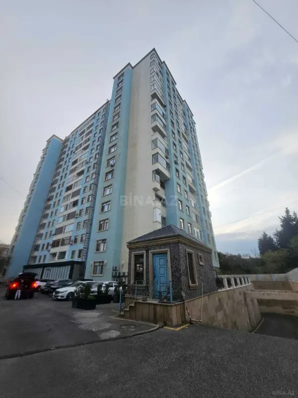 Satılır 3 otaqlı mənzil 133 m²