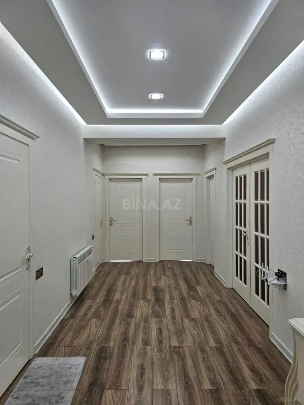 Satılır 3 otaqlı mənzil 133 m²