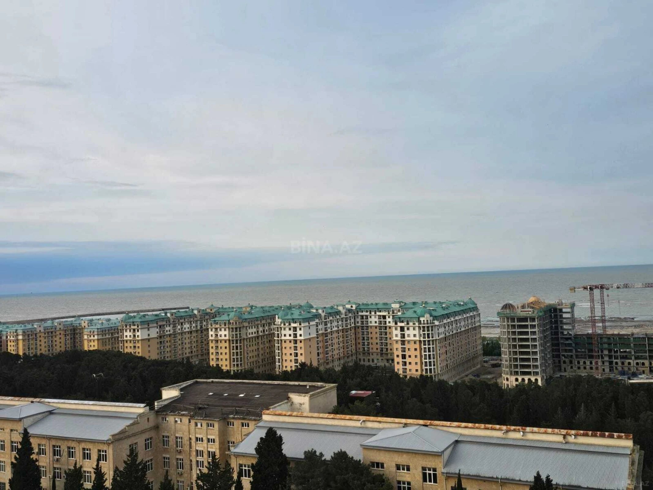 Satılır 3 otaqlı mənzil 133 m²