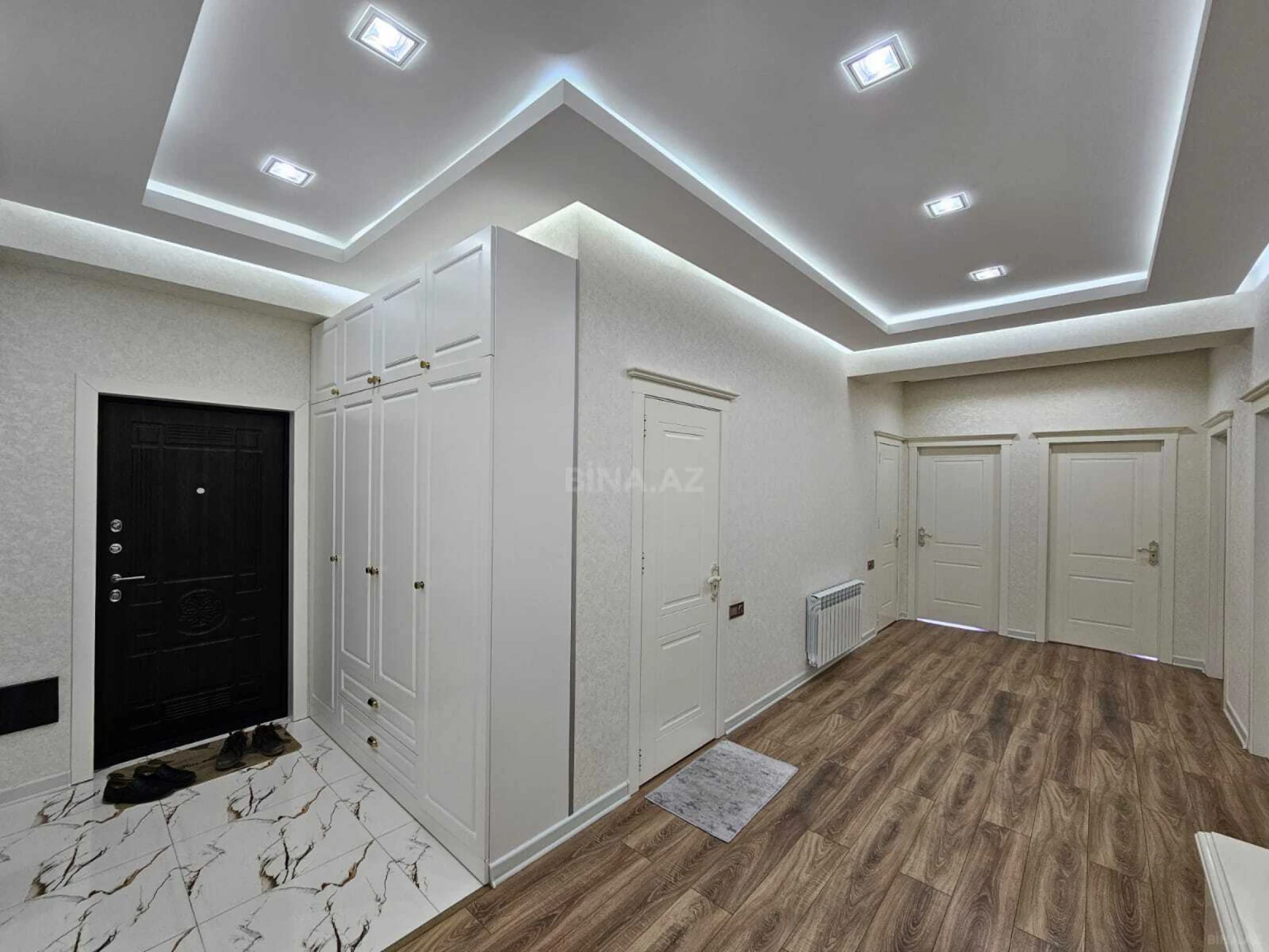 Satılır 3 otaqlı mənzil 133 m²