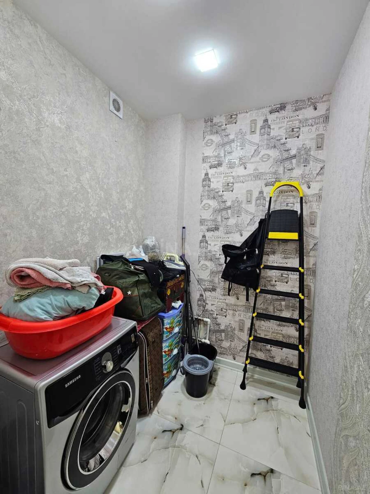 Satılır 3 otaqlı mənzil 133 m²