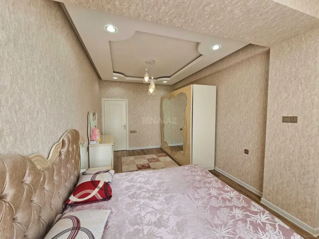 Satılır 3 otaqlı mənzil 133 m²