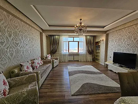 Satılır 3 otaqlı mənzil 133 m²