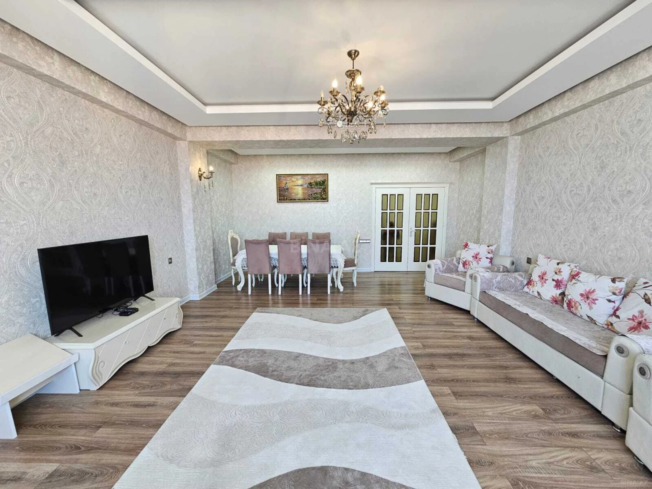 Satılır 3 otaqlı mənzil 133 m²