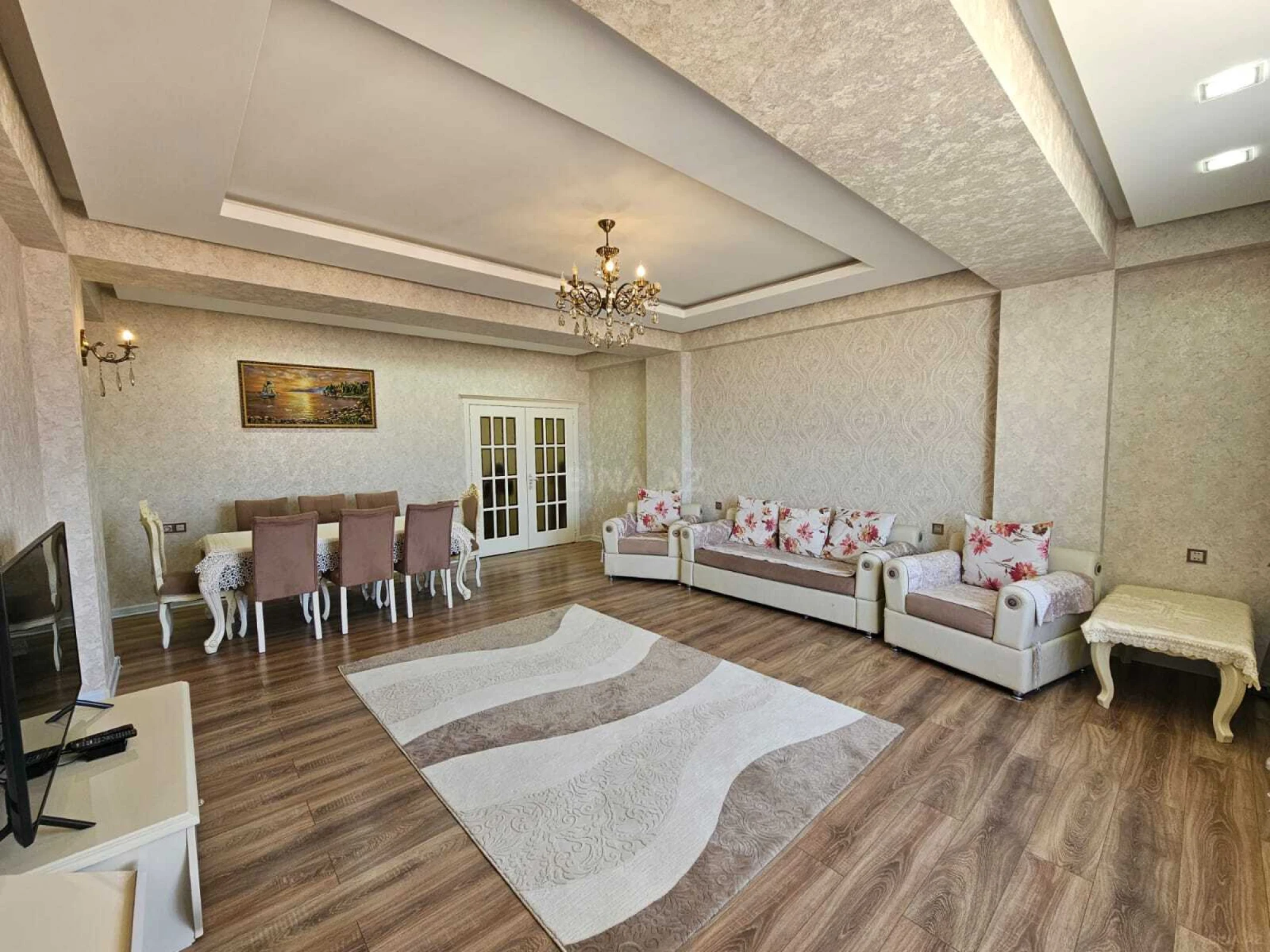 Satılır 3 otaqlı mənzil 133 m²