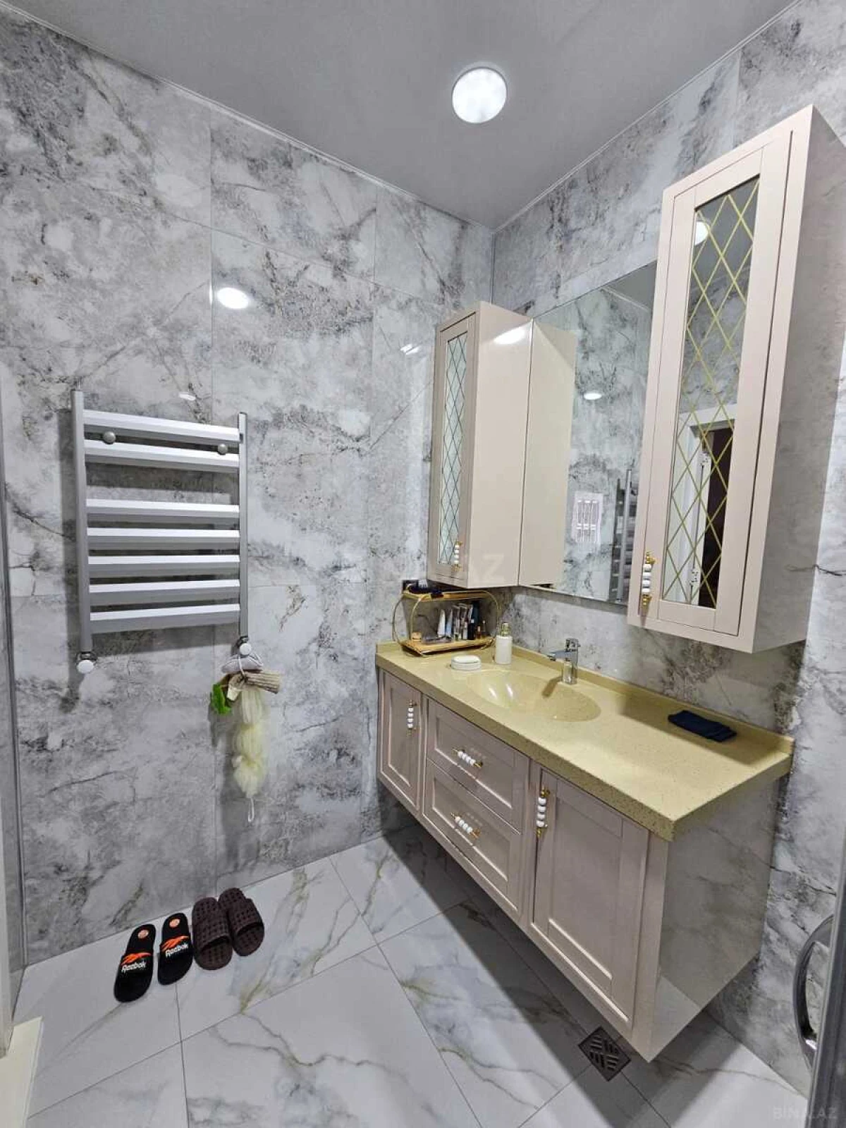 Satılır 3 otaqlı mənzil 133 m²
