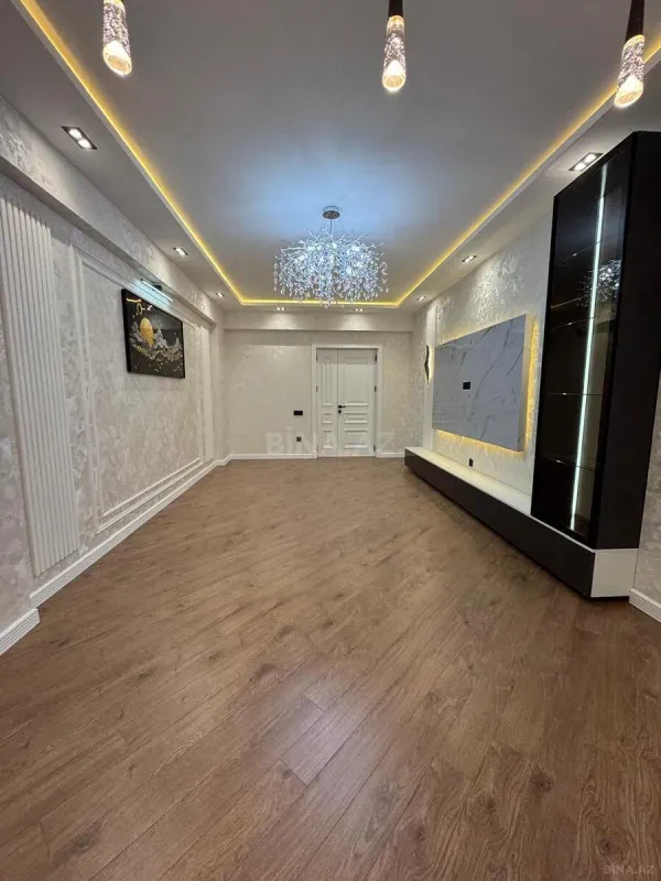 Satılır 3 otaqlı mənzil 135 m²