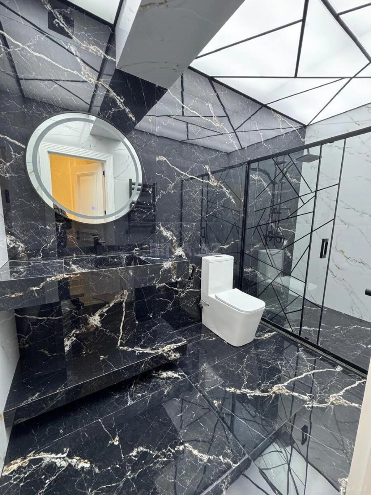 Satılır 3 otaqlı mənzil 135 m²