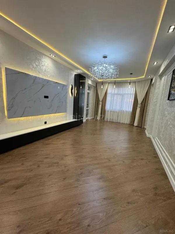 Satılır 3 otaqlı mənzil 135 m²
