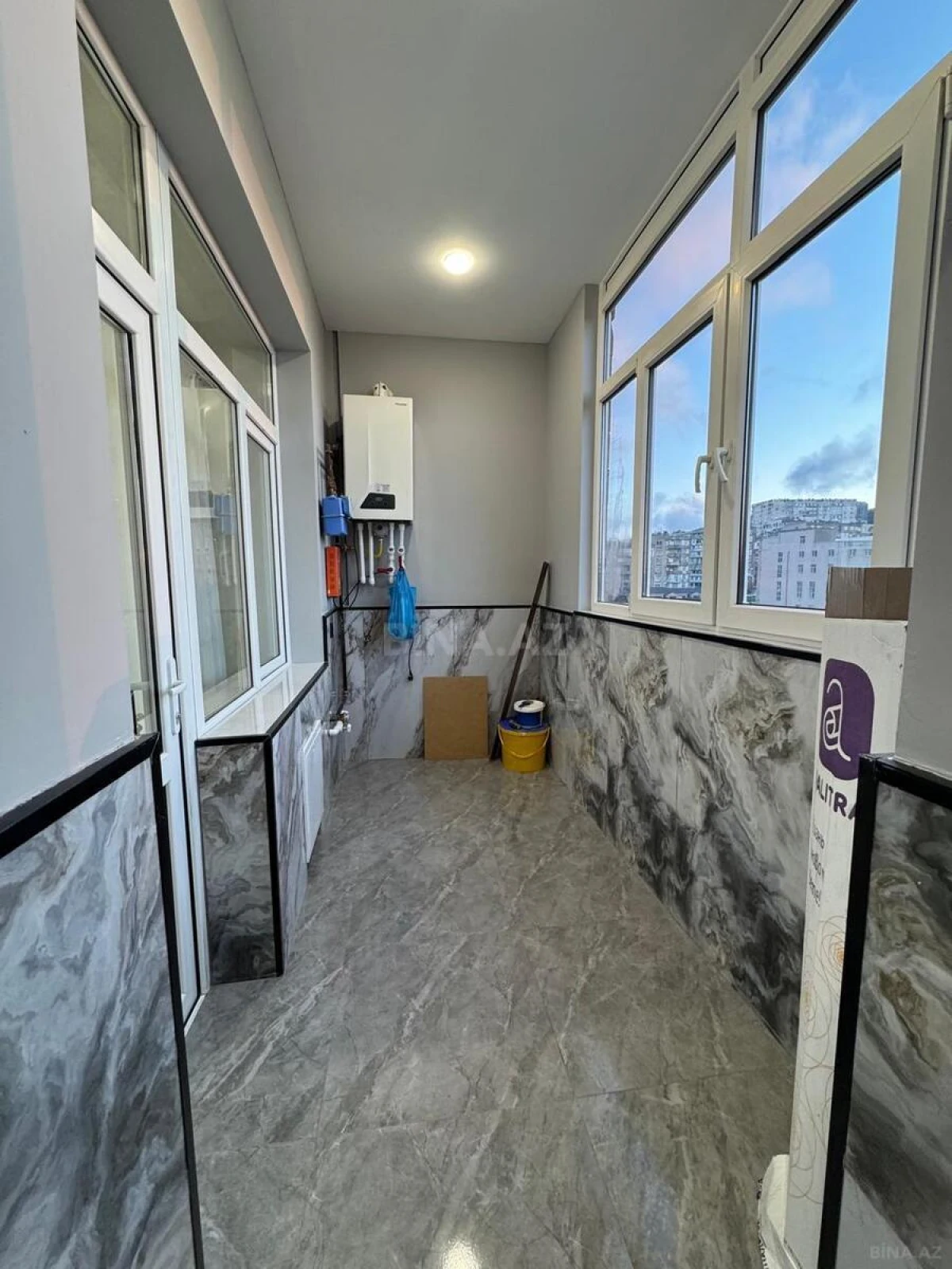 Satılır 3 otaqlı mənzil 135 m²