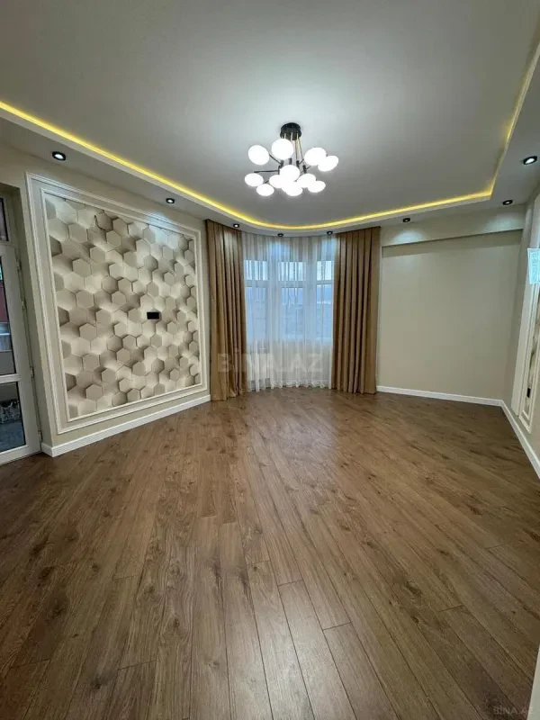 Satılır 3 otaqlı mənzil 135 m²