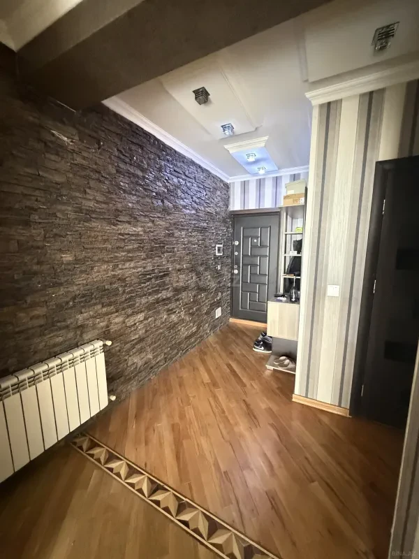 Satılır 3 otaqlı mənzil 112 m²