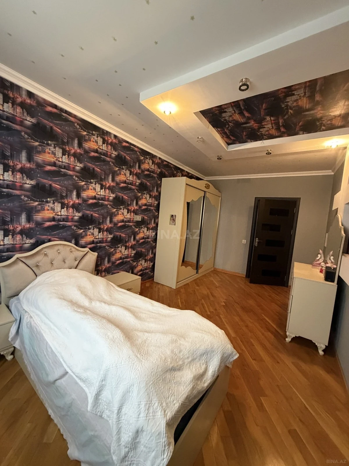 Satılır 3 otaqlı mənzil 112 m²