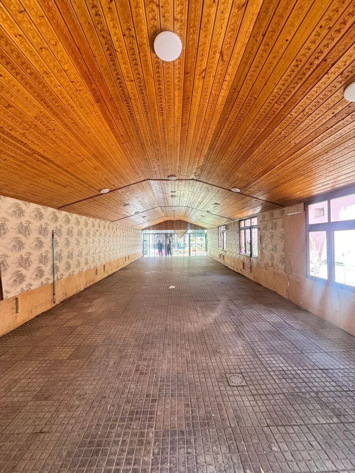 Kirayə verilir obyekt 170 m²