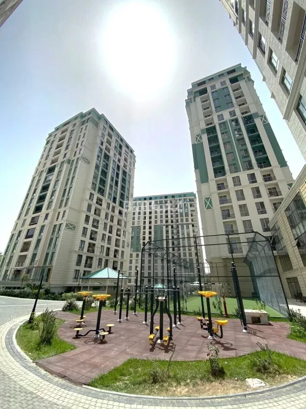Satılır 4 otaqlı mənzil 172 m²