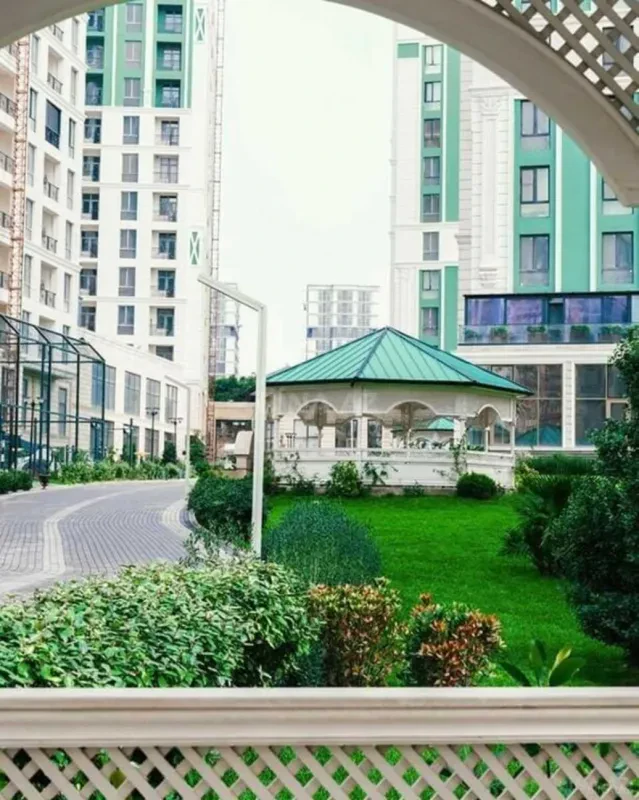 Satılır 4 otaqlı mənzil 172 m²