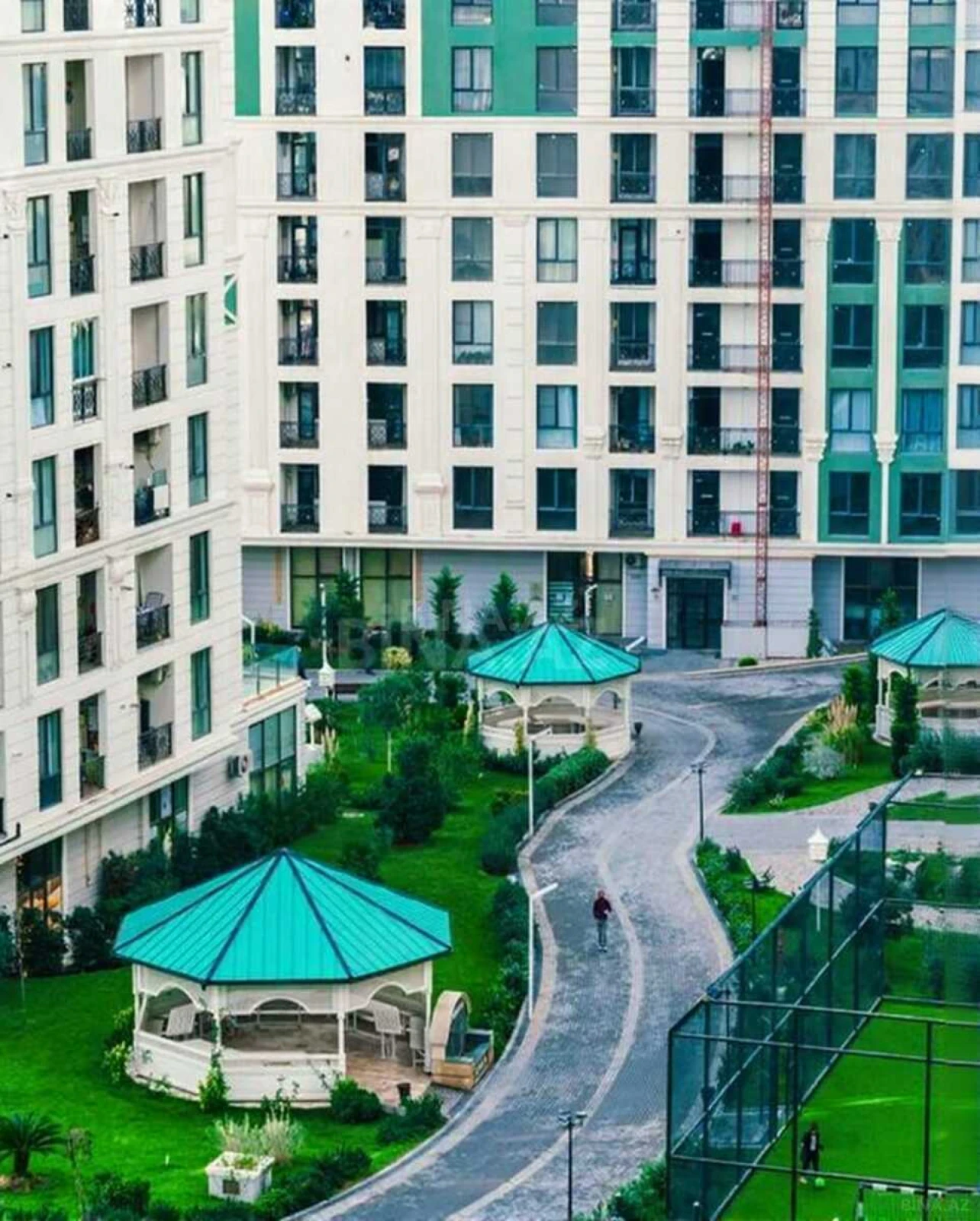 Satılır 4 otaqlı mənzil 172 m²
