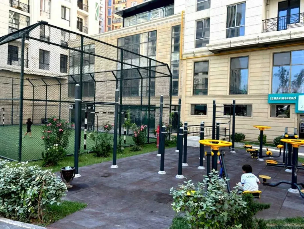 Satılır 4 otaqlı mənzil 172 m²
