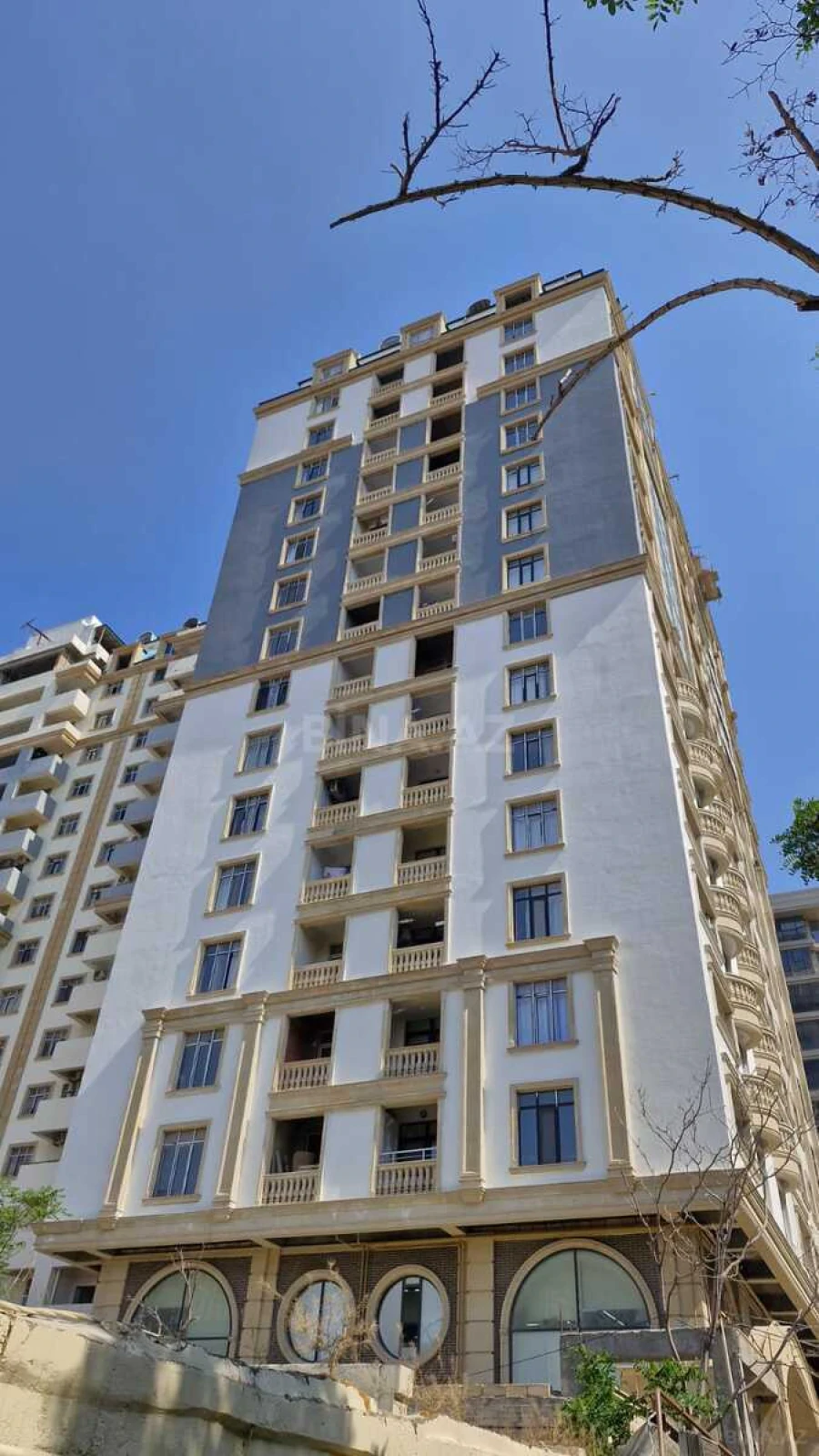 Satılır 3 otaqlı mənzil 146 m²