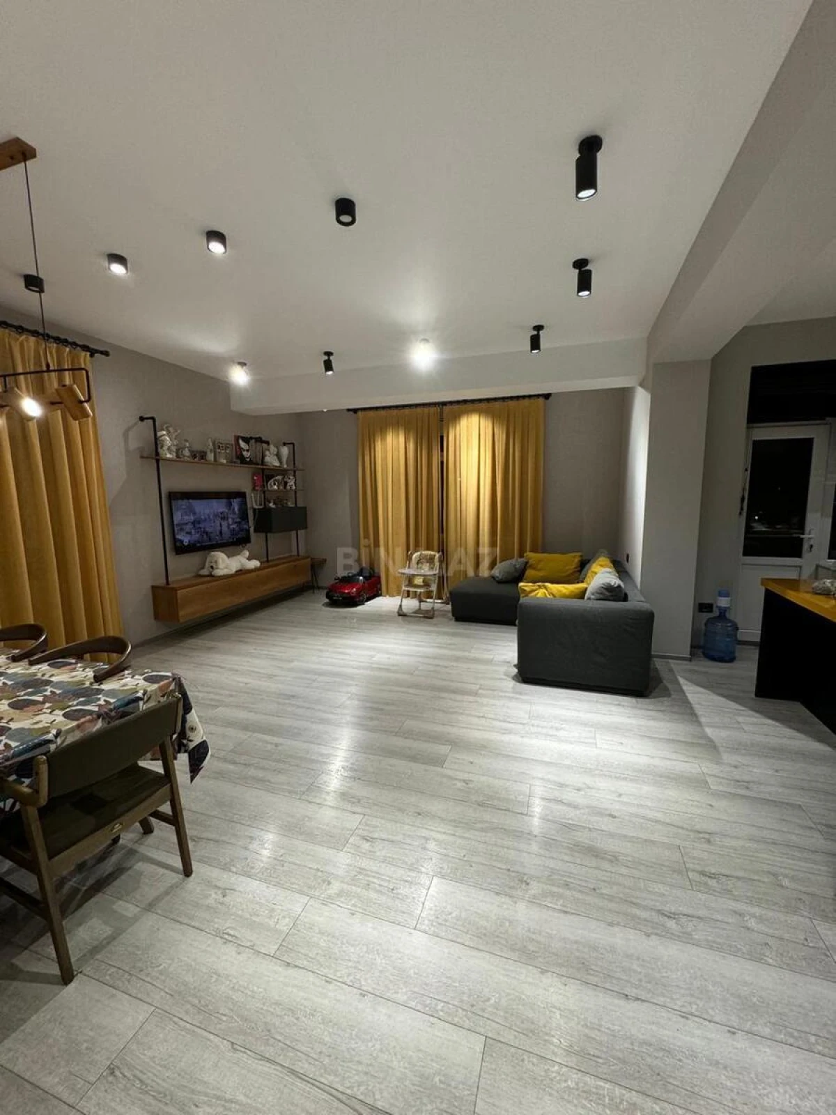 Satılır 3 otaqlı mənzil 126 m²