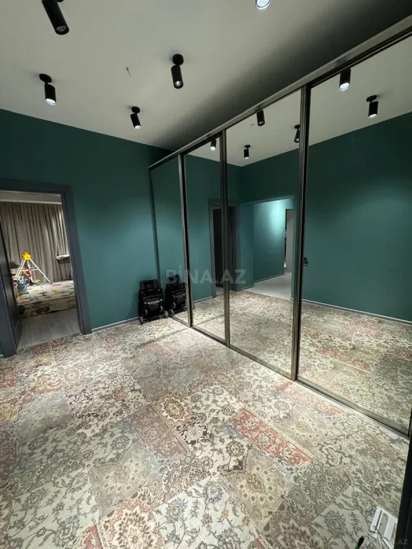 Satılır 3 otaqlı mənzil 126 m²