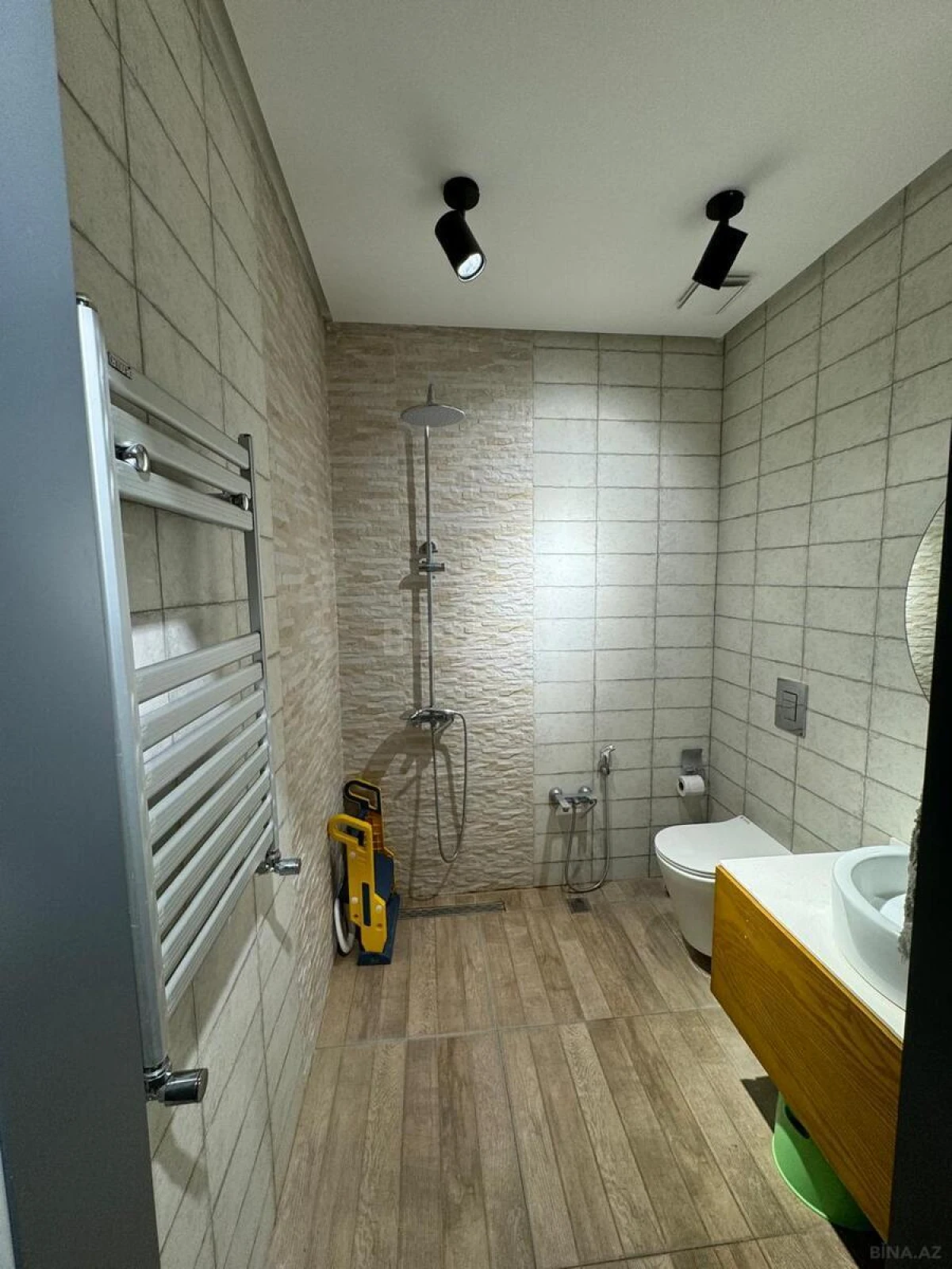 Satılır 3 otaqlı mənzil 126 m²