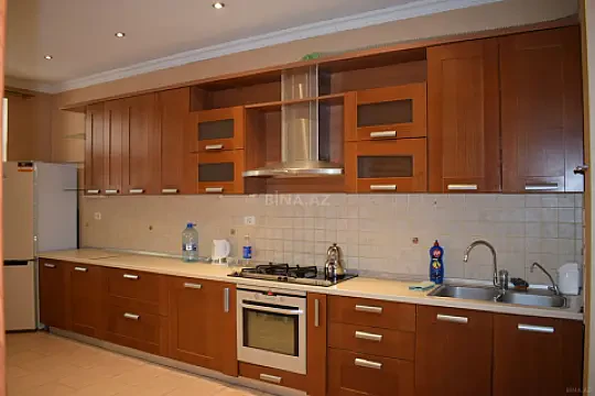 Kirayə verilir 3 otaqlı mənzil 145 m²