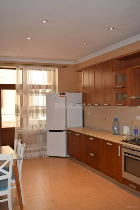Kirayə verilir 3 otaqlı mənzil 145 m²