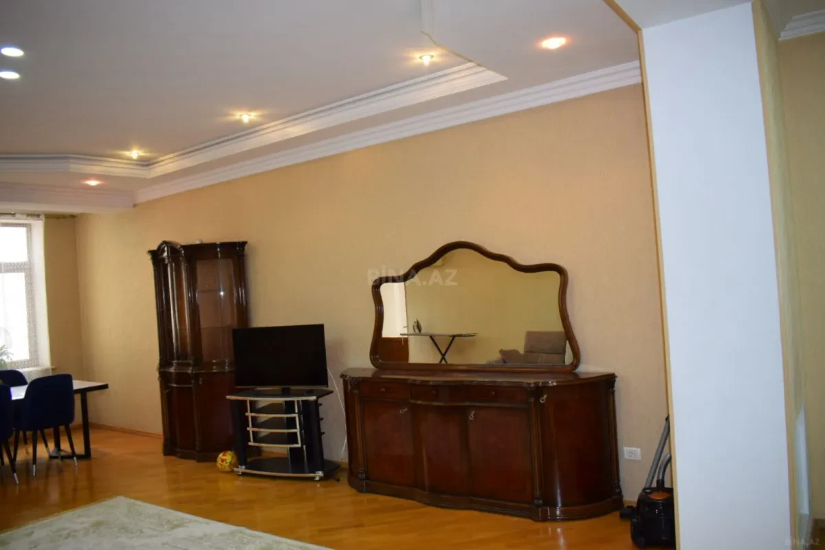 Kirayə verilir 3 otaqlı mənzil 145 m²