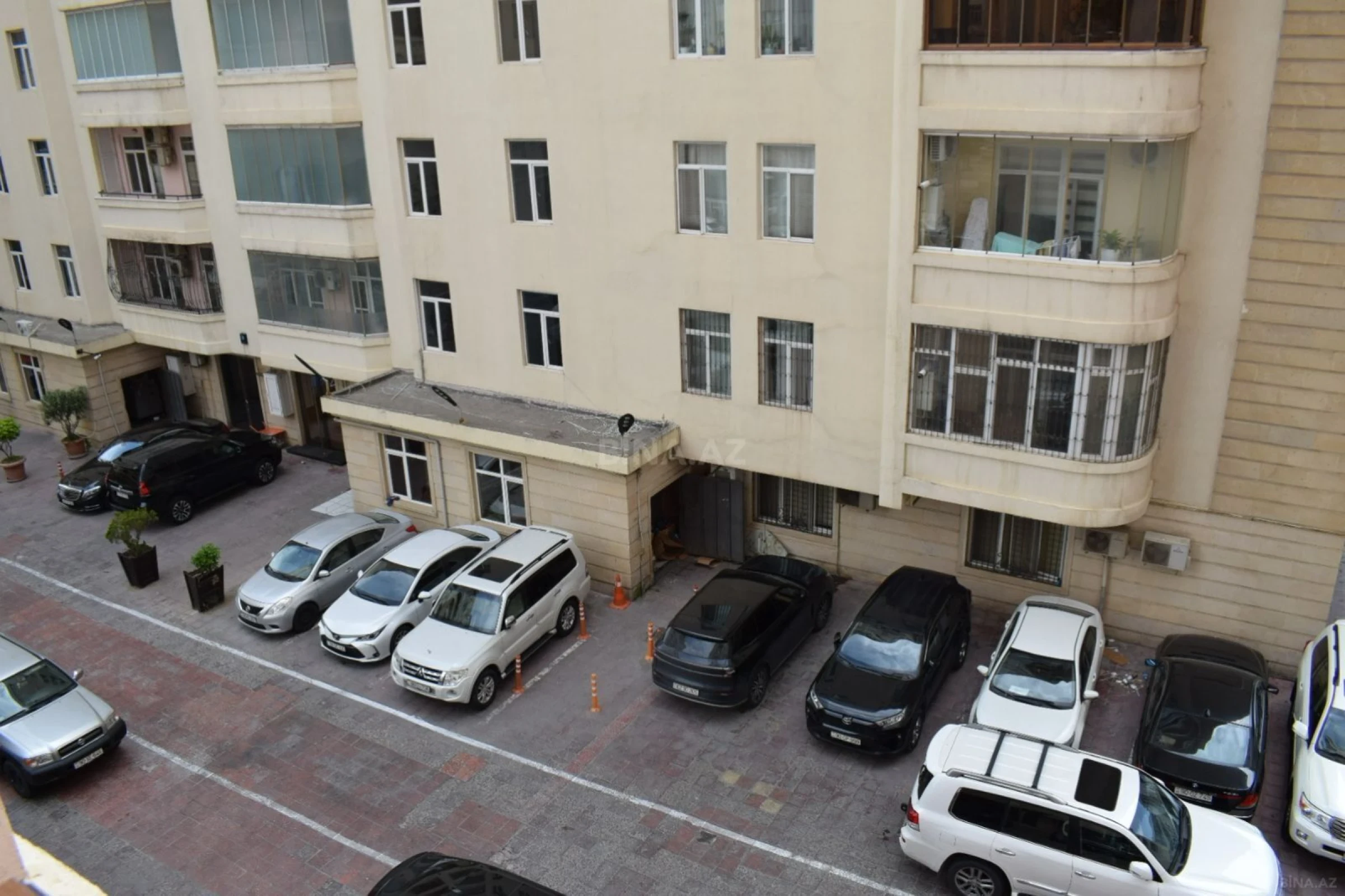 Kirayə verilir 3 otaqlı mənzil 145 m²