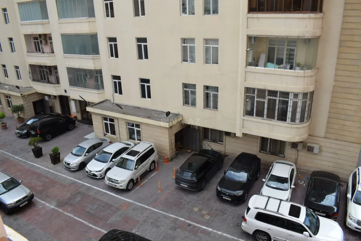 Kirayə verilir 3 otaqlı mənzil 145 m²