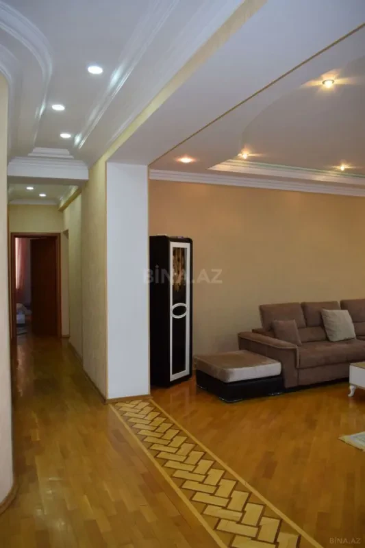 Kirayə verilir 3 otaqlı mənzil 145 m²