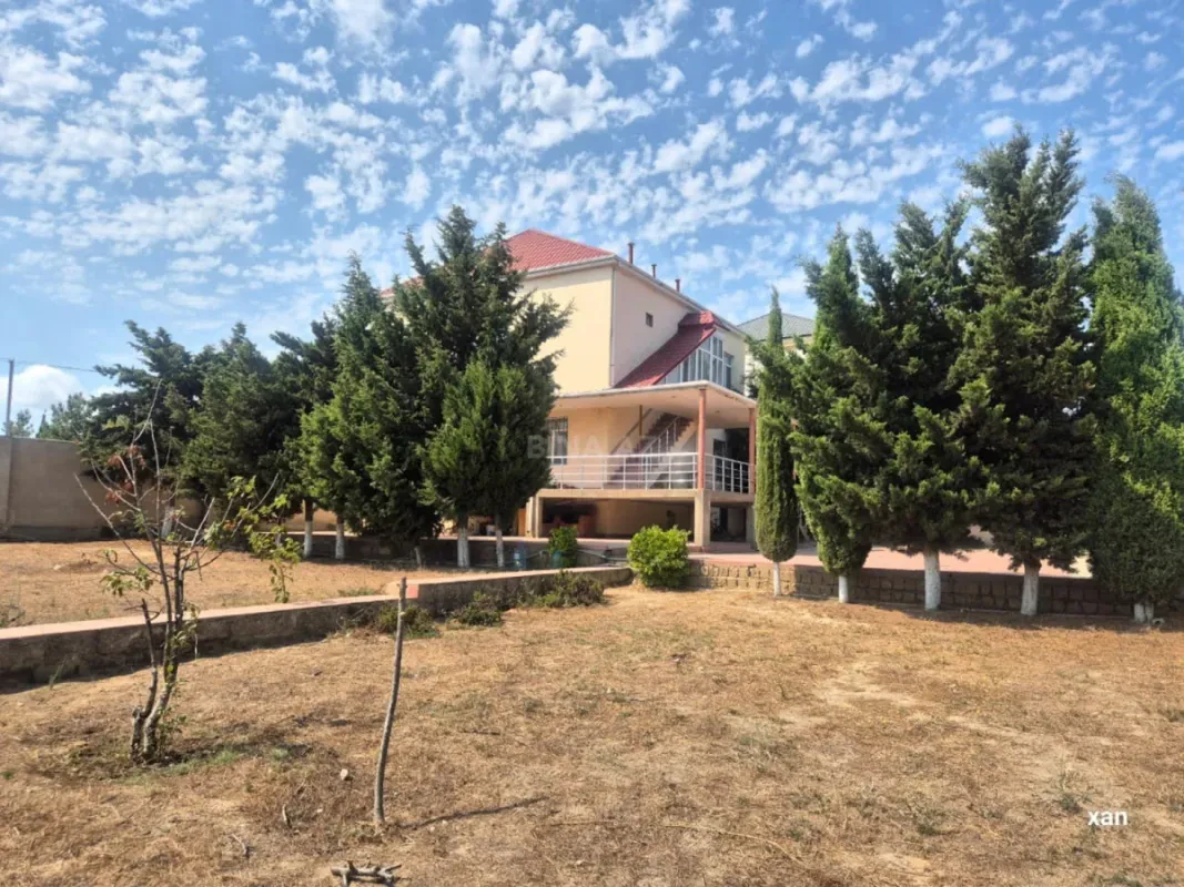 Satılır 6 otaqlı həyət evi 162 m²