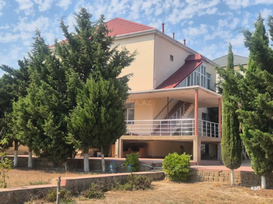Satılır 6 otaqlı həyət evi 162 m²