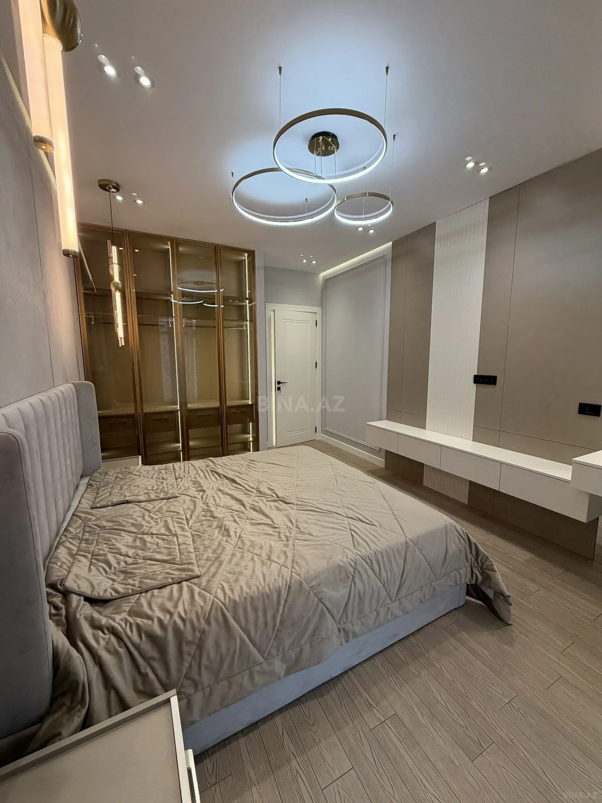 Satılır 3 otaqlı mənzil 103 m²