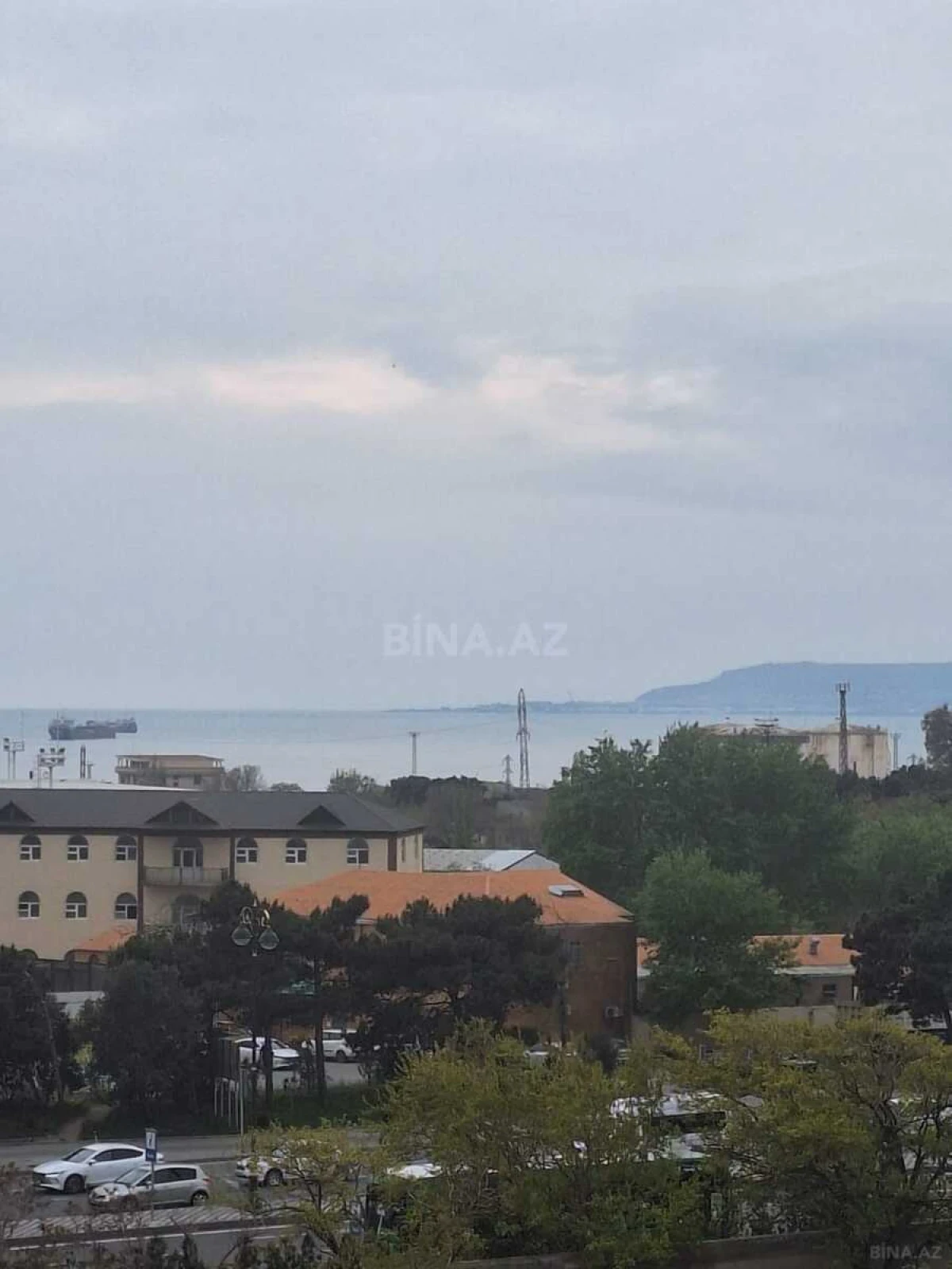 Satılır 2 otaqlı mənzil 81 m²