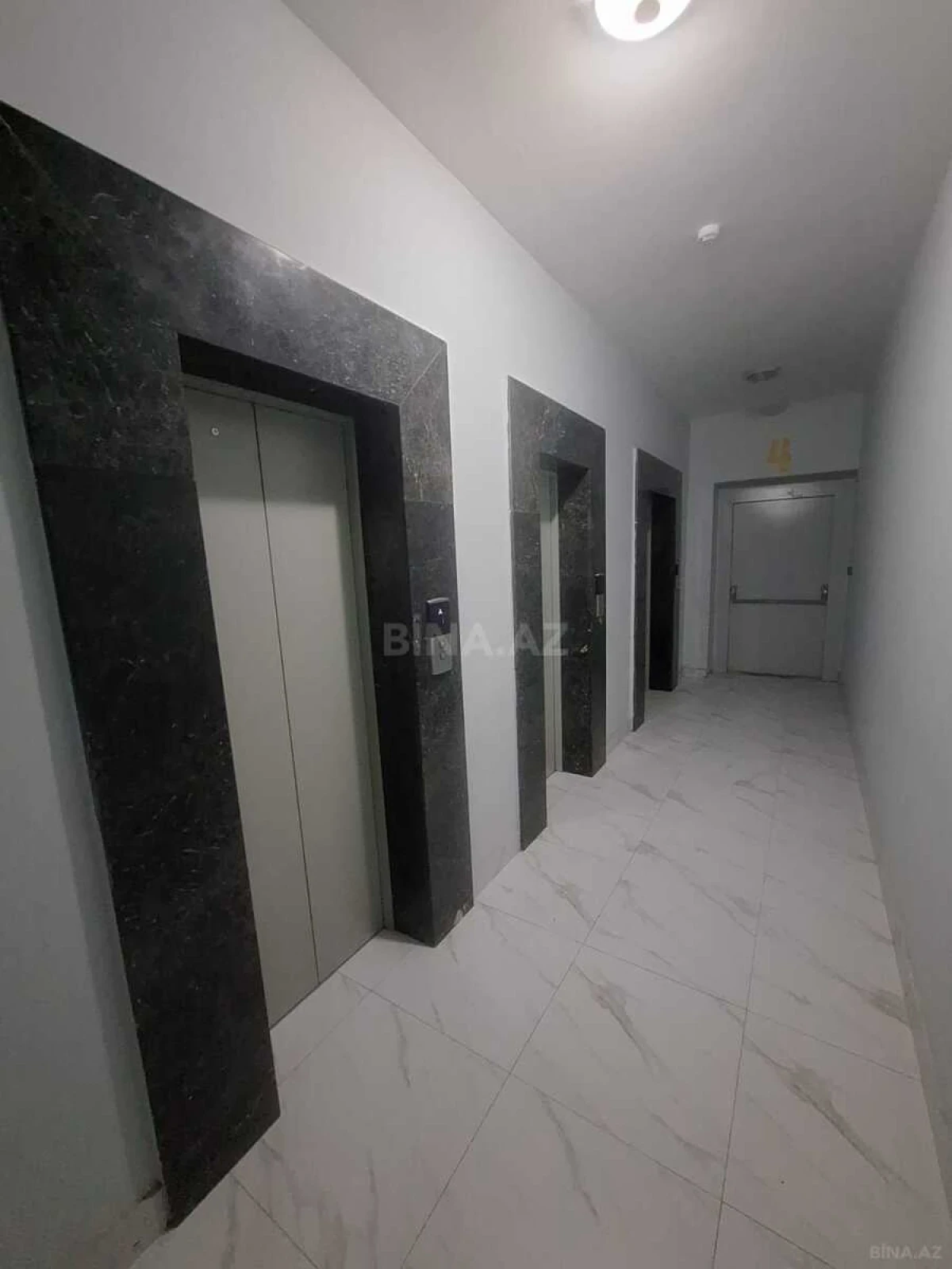 Satılır 2 otaqlı mənzil 81 m²