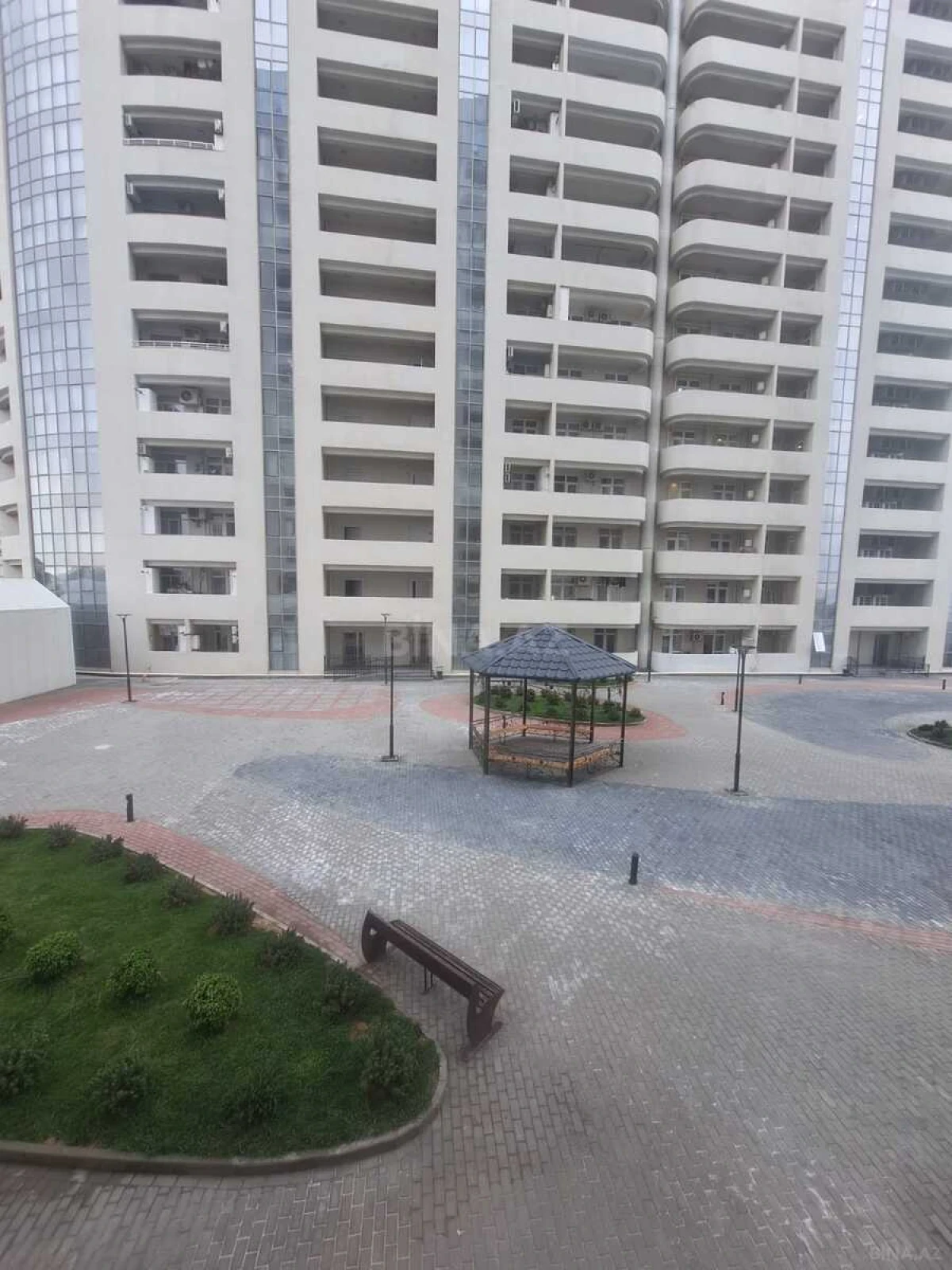 Satılır 2 otaqlı mənzil 81 m²