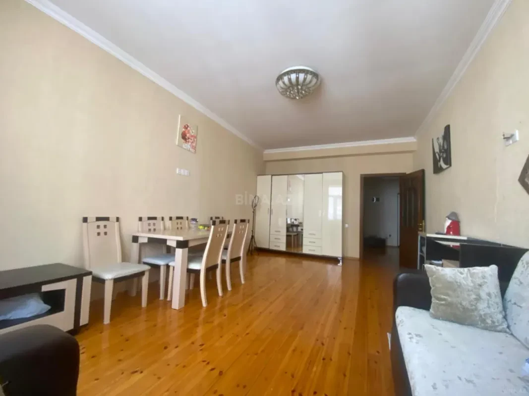 Kirayə verilir 2 otaqlı mənzil 75 m²