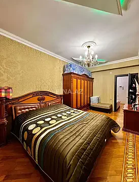 Satılır 4 otaqlı mənzil 162 m²