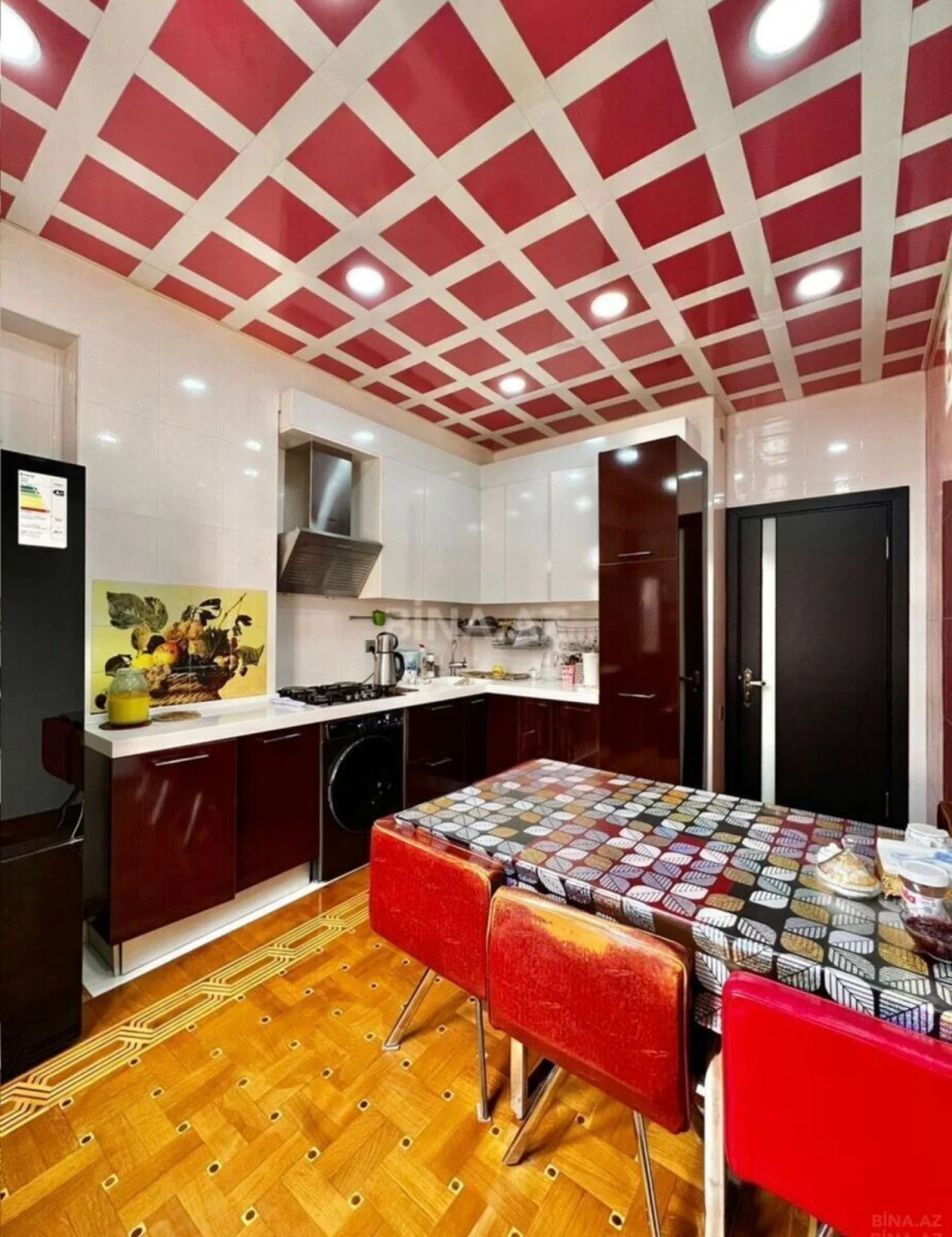 Satılır 4 otaqlı mənzil 162 m²