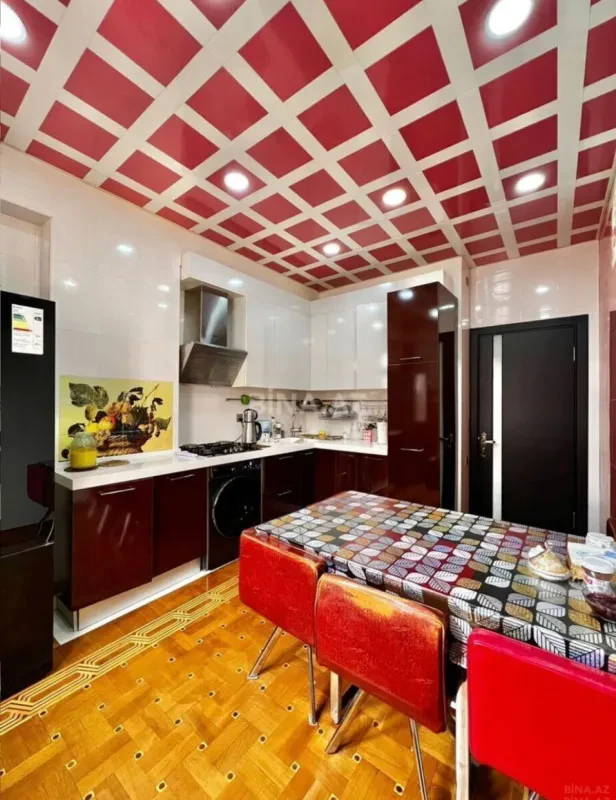 Satılır 4 otaqlı mənzil 162 m²
