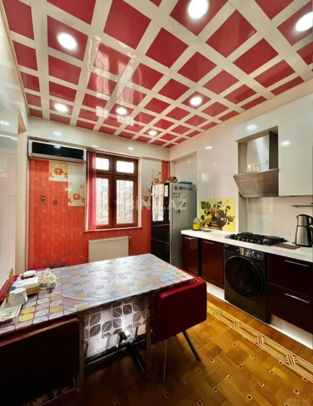 Satılır 4 otaqlı mənzil 162 m²