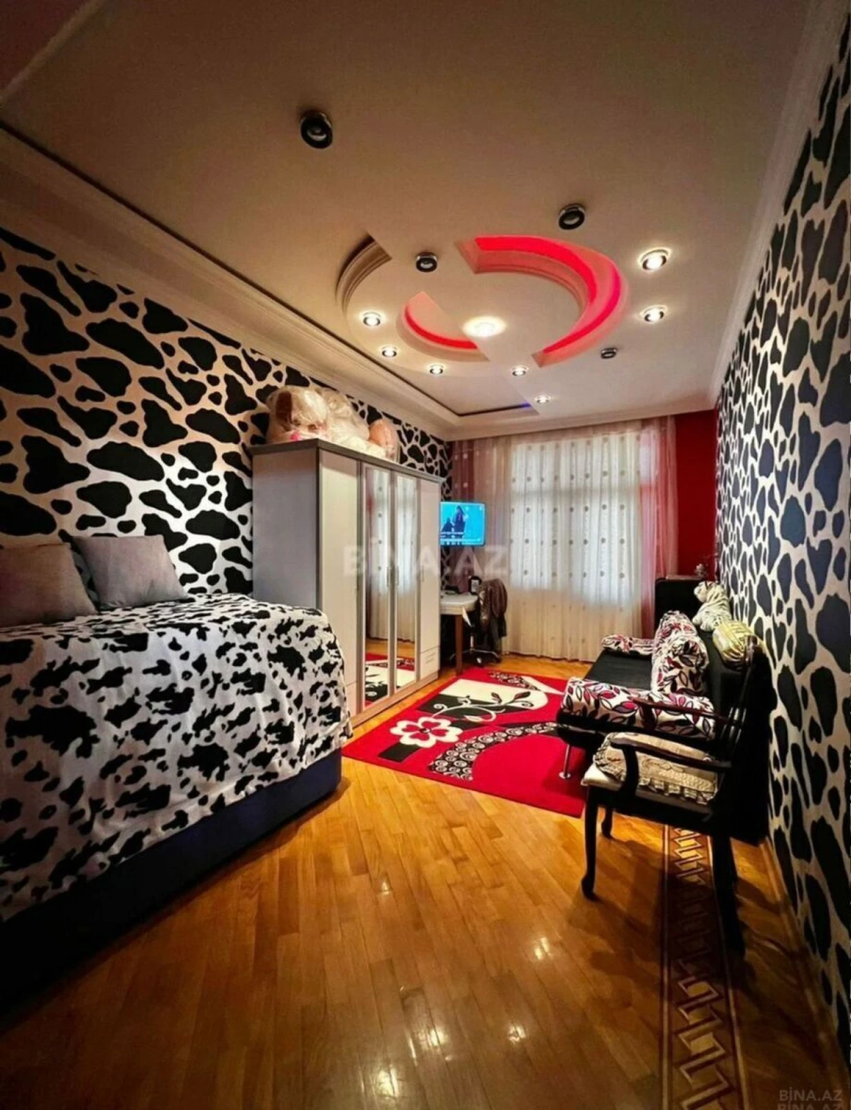 Satılır 4 otaqlı mənzil 162 m²