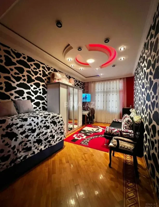 Satılır 4 otaqlı mənzil 162 m²