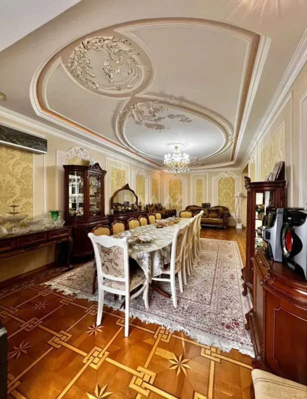 Satılır 4 otaqlı mənzil 162 m²