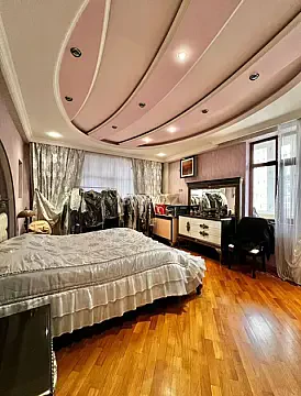 Satılır 4 otaqlı mənzil 162 m²