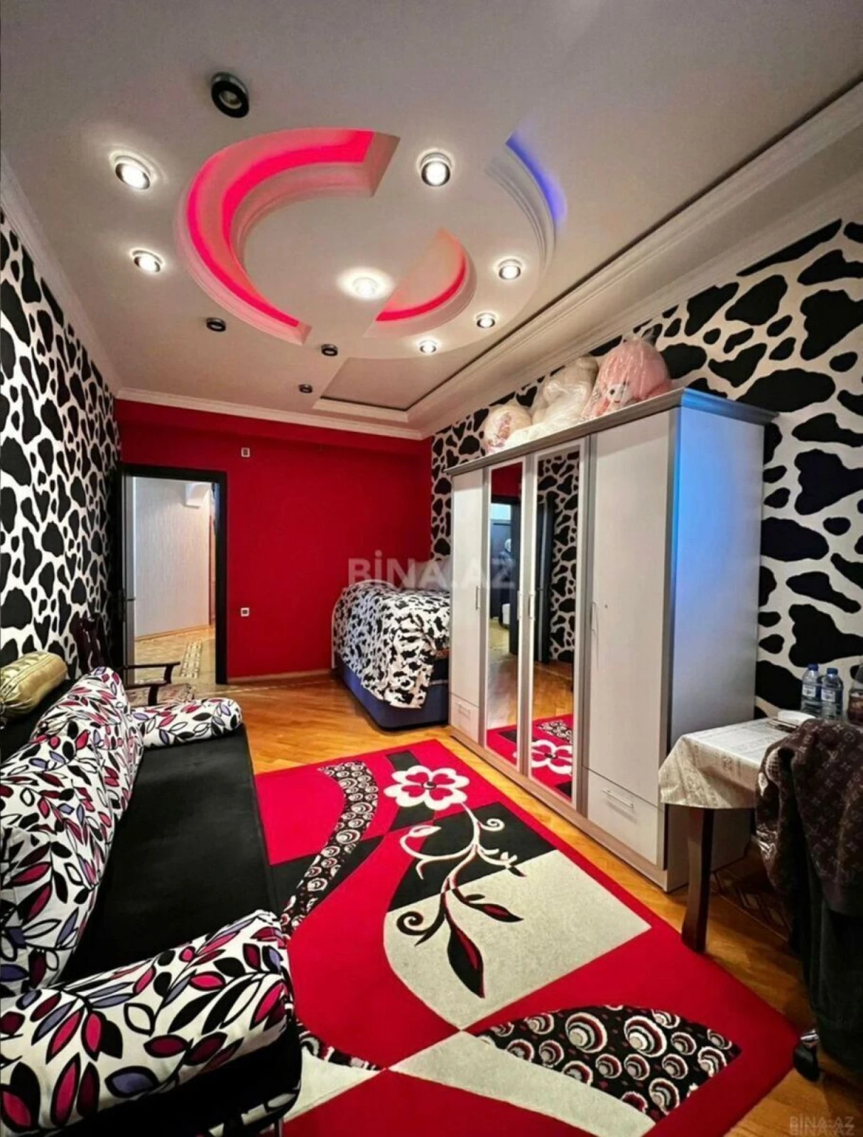 Satılır 4 otaqlı mənzil 162 m²