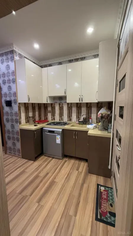 Kirayə verilir 2 otaqlı mənzil 75 m²