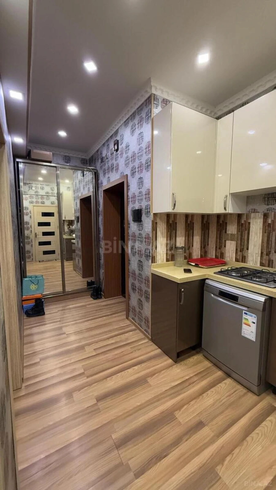 Kirayə verilir 2 otaqlı mənzil 75 m²